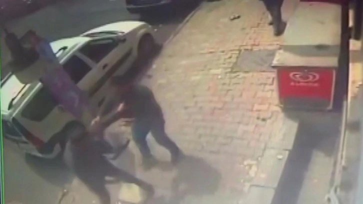 Esenyurt’ta dehşet! Husumetlisine ateş açtı, yoldan geçen genci öldürdü