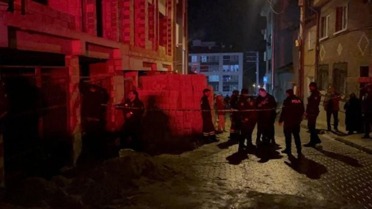 Eskişehir'de 3'&uuml;nc&uuml; kattan d&uuml;şen kişi ağır yaralandı