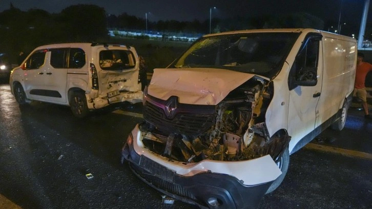 Eyüpsultan'da 16 aracın karıştığı zincirleme trafik kazasında 6 kişi yaralandı