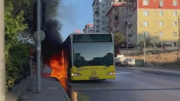 Faciadan dönüldü! İETT otobüsü alev alev yandı