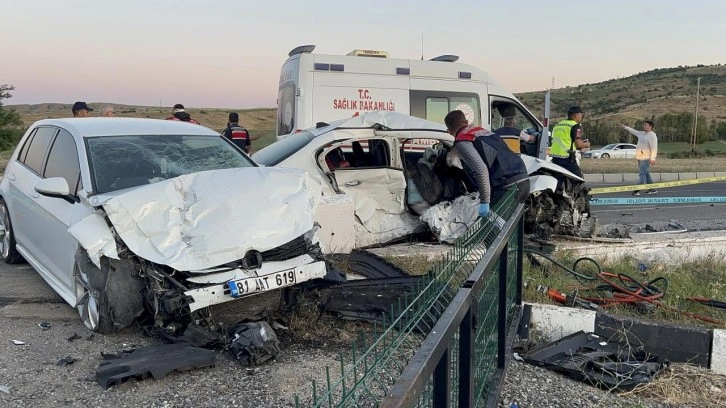 Feci kazada evli çift hayatını kaybetti