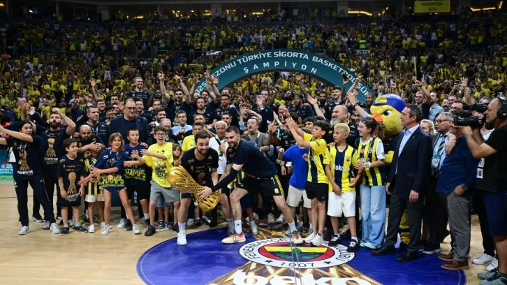 Fenerbahçe ayrılığı şampiyonluk kutlanırken açıkladı