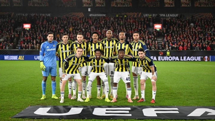 Fenerbahçe'de zorunlu değişiklik! Sakatlanıp çıktı