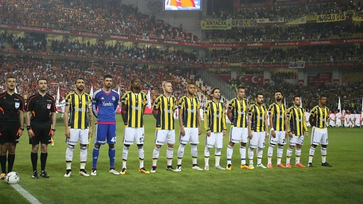 Fenerbahçe'nin eski futbolcusu siyasete atılıyor