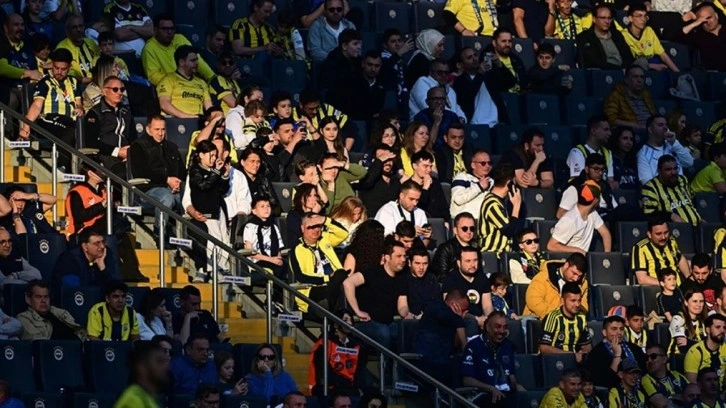 Fenerbahçe tribünleri sadece 1 futbolcusunu alkışladı