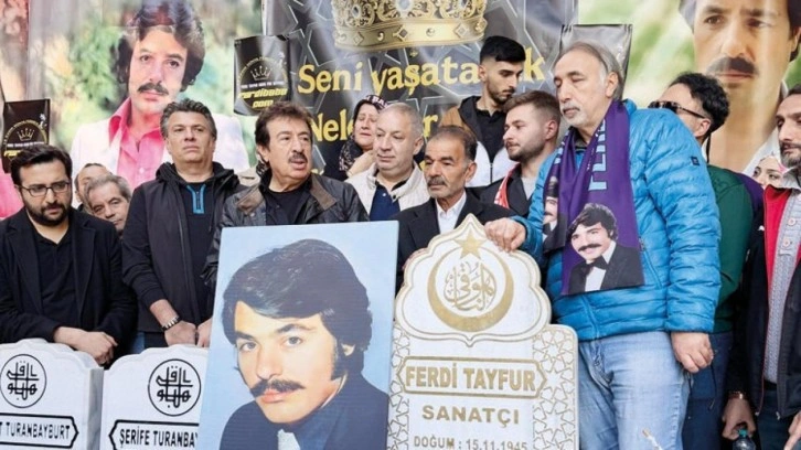 Ferdi Tayfur 80. yaşında mezarı başında dualarla anıldı