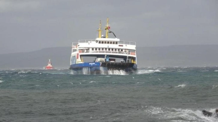 Feribot seferlerine fırtına engeli