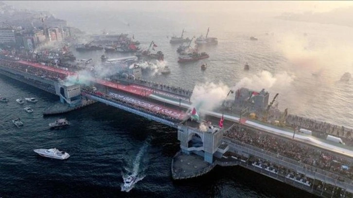 Galata'da tarihi buluşma: &Ccedil;ağrılar peş peşe geldi!