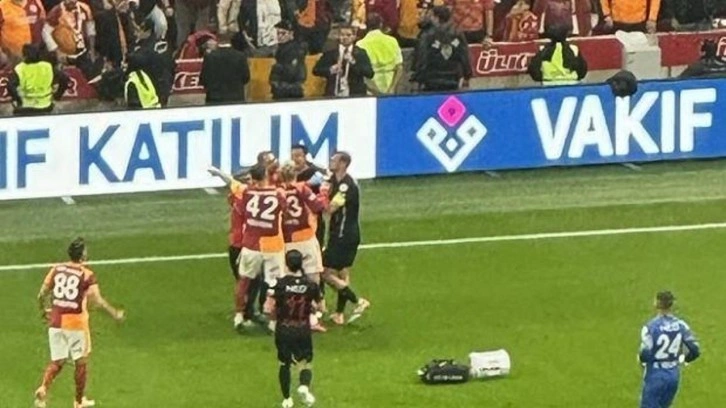 Galatasaray - Gençlerbirliği maçında gerginlik! Saha bir anda karıştı