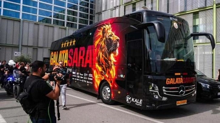 Galatasaray otobüsüne taşlı saldırı