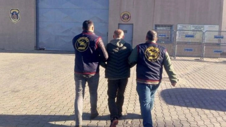 Gaziantep'te 12 yıl hapis cezasıyla aranan uyuşturucu taciri yakalandı