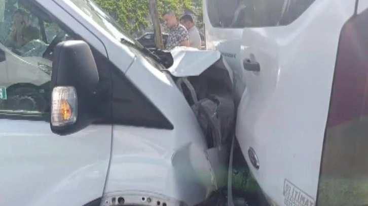 Gaziantep'te can pazarı! Yaya çarpan servise arkadan gelen servis çarptı: Yaralılar var