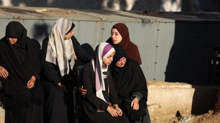 Gazze'de can kaybı 70 bin 925'e y&uuml;kseldi! İsrail ateşkese rağmen vuruyor