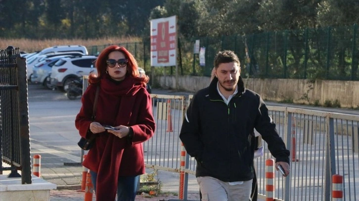 G&uuml;ll&uuml;'n&uuml;n oğlundan canlı yayında flaş s&ouml;zler: Ablamın b&ouml;yle bir karakteri vardır!