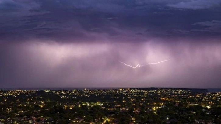 G&uuml;ney Afrika&rsquo;da feci &ouml;l&uuml;m: D&uuml;şen yıldırım 2 can aldı!