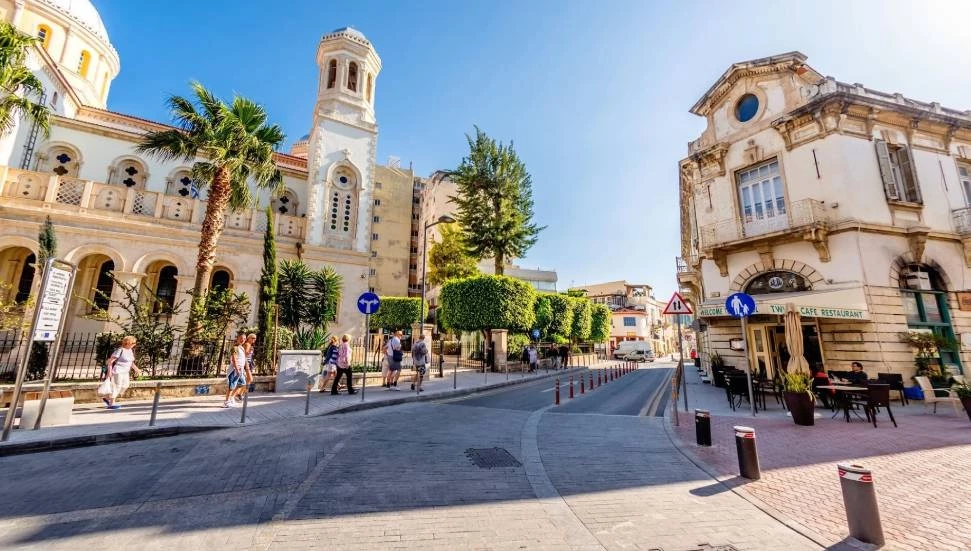 Güney Kıbrıs’ta yasal olarak ikamet eden yabancı ülke vatandaşlarının sayısı yaklaşık 200 bin