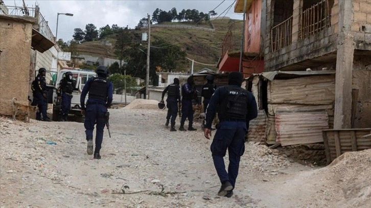Haiti'de silahlı çete kasaba bastı: 50 ölü