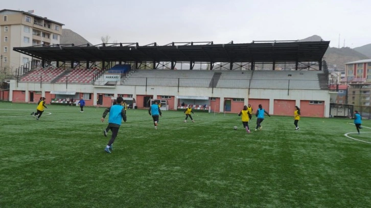 Hakkari sokaklarında keşfedildi: Henüz 16 yaşında, hedefi Süper Lig