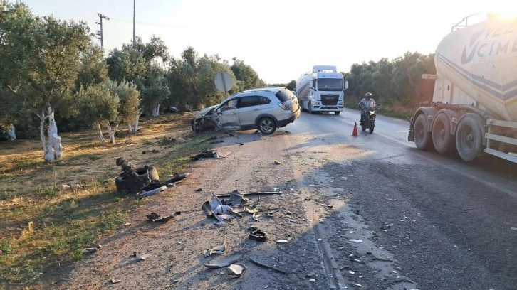 Hatalı sollama kazaya neden oldu! 3 araç büyük hasar aldı