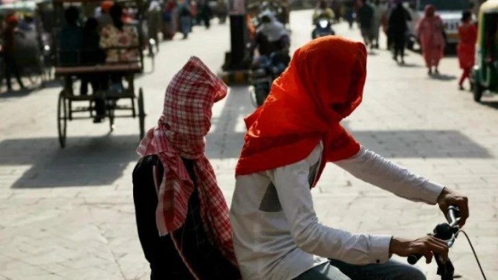 Hindistan'da halk sağlığı tehlikede: Aşırı sıcaklar hayatı felç etti