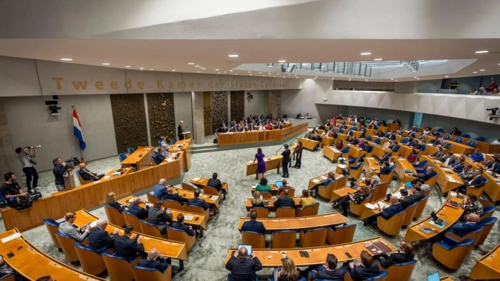 Hollanda'da erken seçim için tarih belli oldu