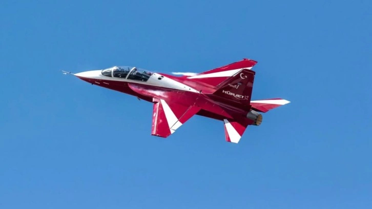 HÜRJET 3 koldan hedefe ilerliyor