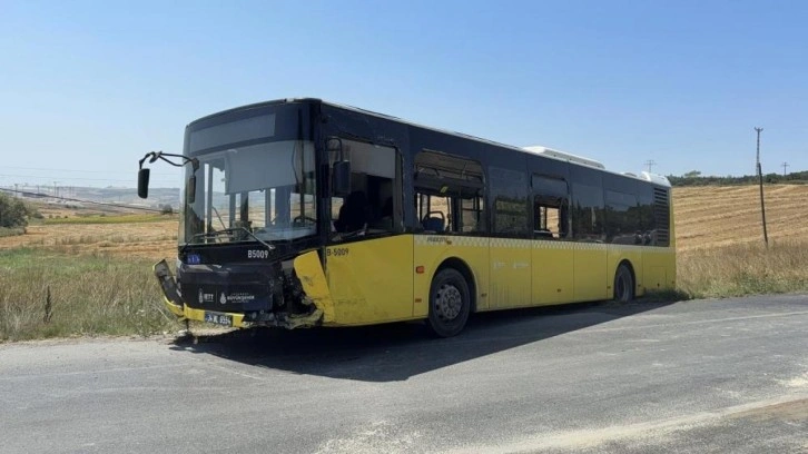 İETT otobüsü ile otomobil kafa kafaya çarpıştı: 1 ölü