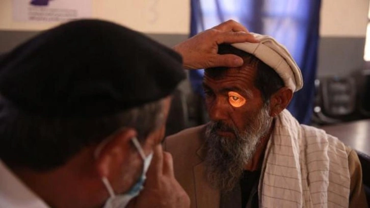 İHH 2025&rsquo;te 16 &uuml;lkede 17 bin 370 katarakt ameliyatı yaptı