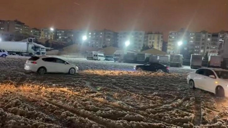 İl&ccedil;e otogarını drift alanına &ccedil;eviren 4 s&uuml;r&uuml;c&uuml;n&uuml;n ehliyetlerine el konuldu