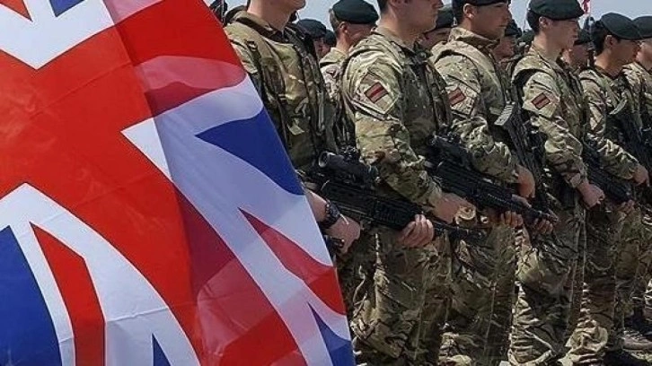 İngiltere'den 25 yaş altı gen&ccedil;ler i&ccedil;in 3 aylık g&ouml;n&uuml;ll&uuml; askerlik planı