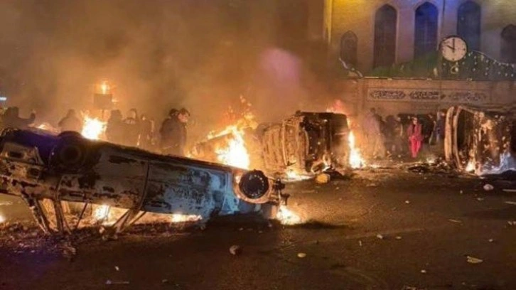 İran'da savcı ve polisler yakılarak &ouml;ld&uuml;r&uuml;ld&uuml;