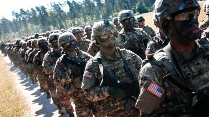 İran'dan ABD'yi &ccedil;ıldırtacak hamle: ABD askerleri i&ccedil;in binlerce mezar kazdılar