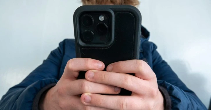 İspanya&rsquo;da 16 yaşın altına sosyal medya yasağı geliyor