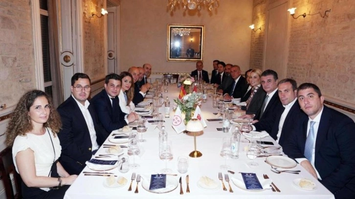 İspanya ve Türkiye heyetleri resmi maç yemeğinde bir araya geldi