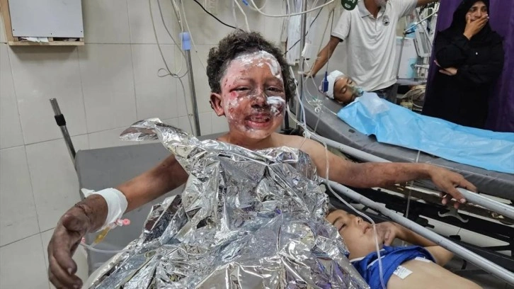 İsrail, Gazze'de yardım için toplanan çocukları vurdu