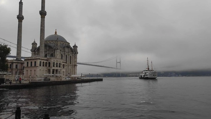 İstanbul Boğazı’nda sis etkili oluyor
