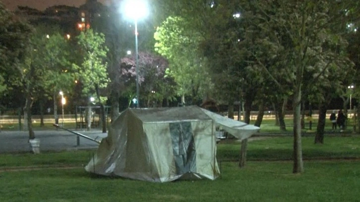 İstanbul’da deprem sonrası vatandaşlar çadırda kalmaya devam ediyor