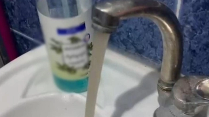 İstanbul'da musluklardan kirli su akmasına vatandaşlardan tepki