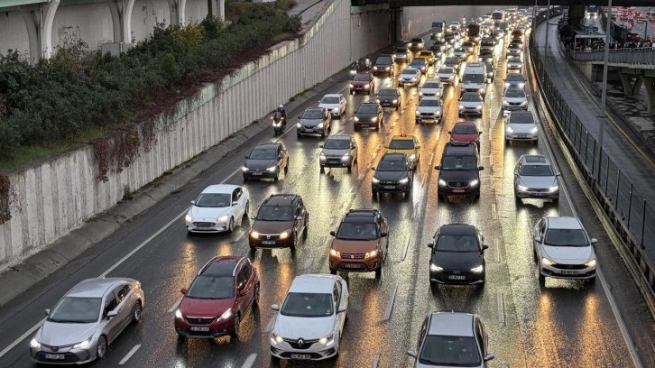 İstanbul haftaya trafik çilesiyle başlandı: Yoğunluk yüzde 76