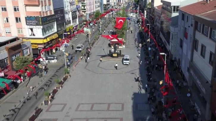 İstanbullulardan ay yıldızlı bayraklarla destek