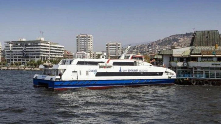 İzmir'de arabalı vapur seferleri iptal edildi