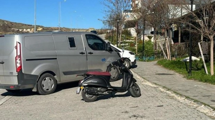 İzmir&rsquo;de film gibi soygun: Bankanın para nakil aracındaki 30 milyonu alıp ka&ccedil;tılar