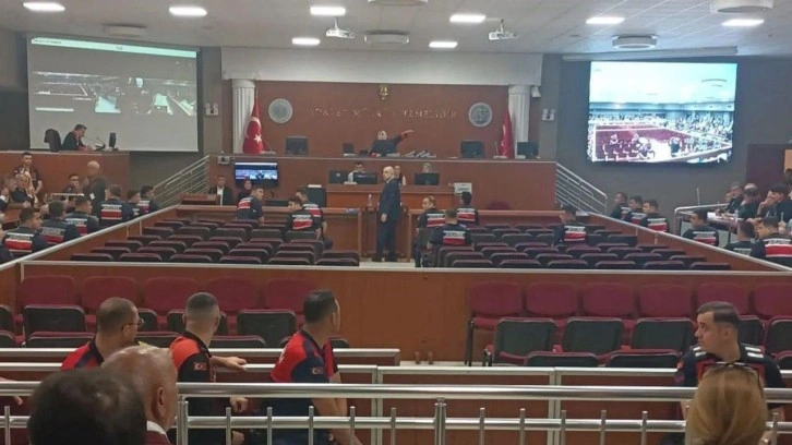 Kaderin cilvesi: Başörtüsü düşmanı Ümit Özdağ'ı başörtülü hakim yargıladı