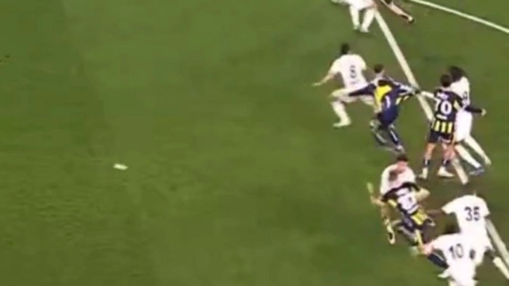 Kadık&ouml;y'de VAR devrede! Fenerbah&ccedil;e penaltı kazandı