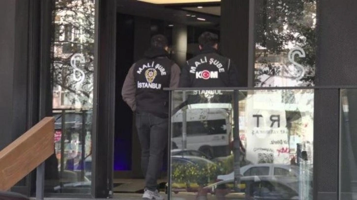 Kadık&ouml;y'deki l&uuml;ks otomobil galerisine operasyon! 11 milyar liralık vurgun iddiası