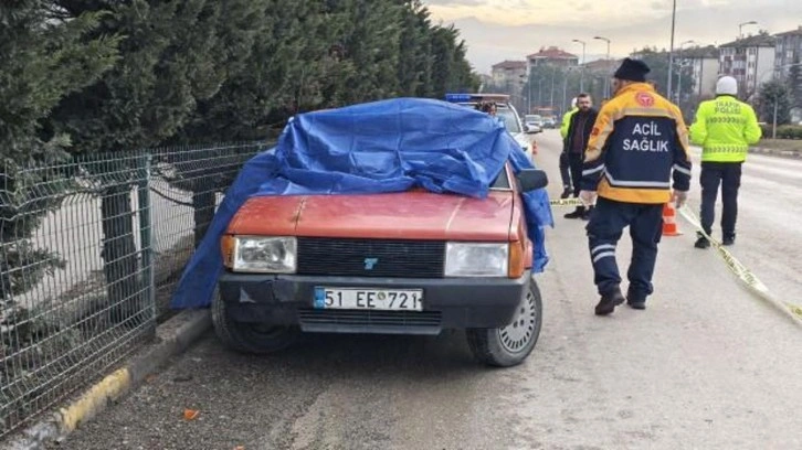 Karab&uuml;k'te park halindeki ara&ccedil;ta sır &ouml;l&uuml;m