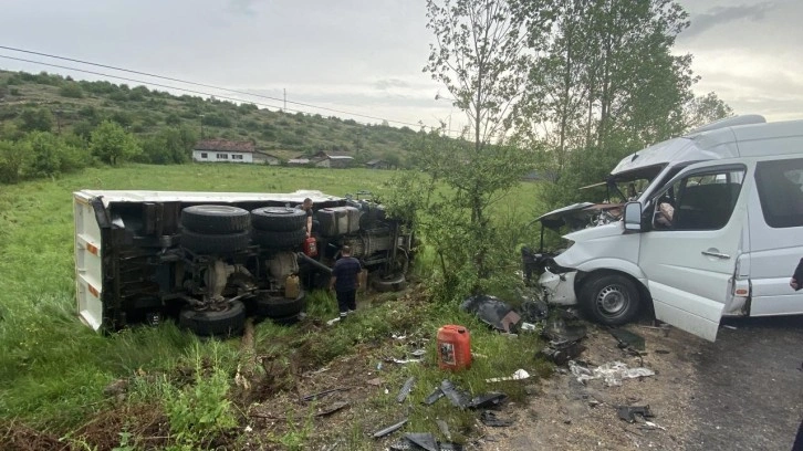 Karabük'te zincirleme kaza: 2'si ağır, 9 yaralı
