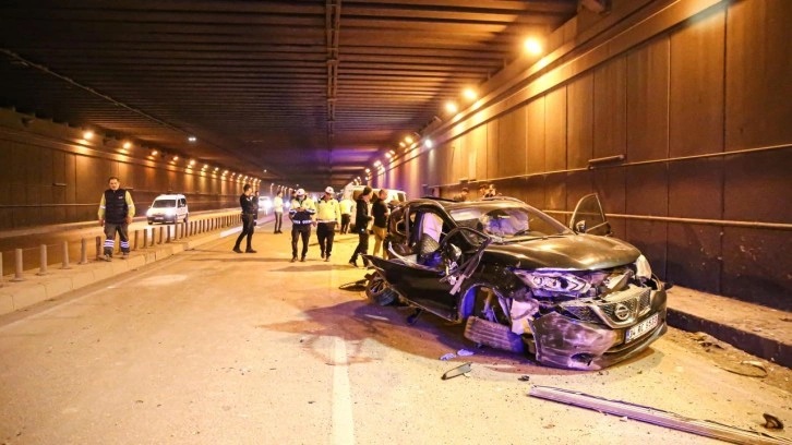 Karşı şeride geçerek panelvana çarpan cipteki 2 kişi hayatını kaybetti