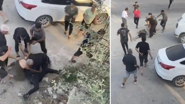 Kavgayı ayırmaya çalışırken bıçaklandılar! Korkunç anlar kamerada