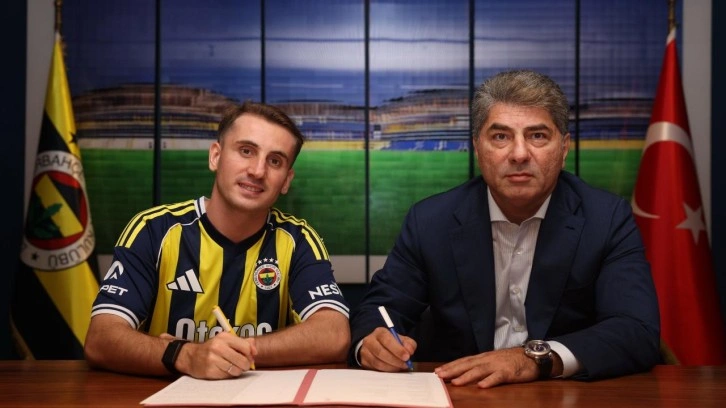 Kerem Aktürkoğlu imzayı attı: 'Şerefli kulüp' sözlerine açıklık getirdi